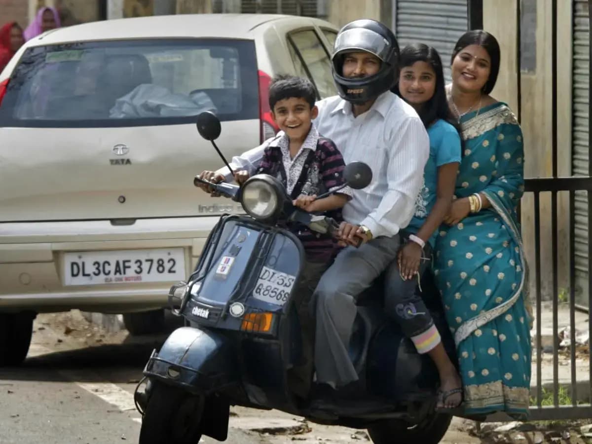 कविता– "हां, हम मिडिल क्लास वाले हैं।" – अनिल गुप्ता