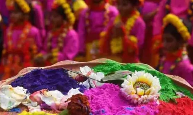 Holi 2025: रंगों के त्योहार पर अपनाएं ये खास उपाय, सुख-समृद्धि के खुलेंगे द्वार