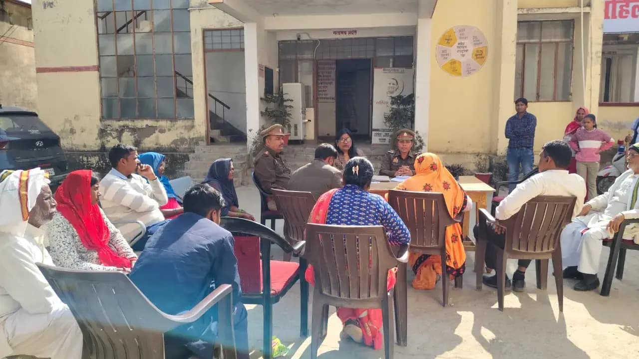 महिला थाना में परिवार परामर्श से 06 परिवार हुए एक