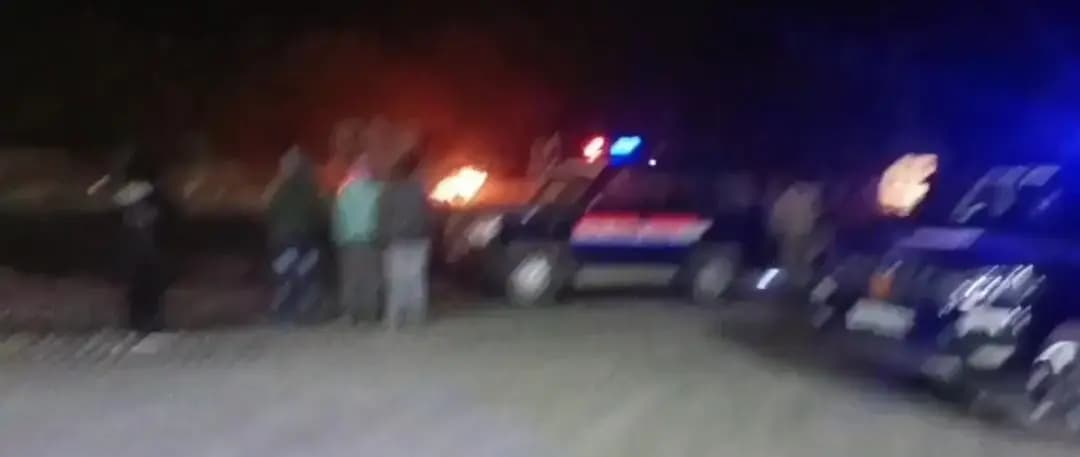 Sonbhadra breaking: संदिग्ध परिस्थितियों में मुर्गा लदा पिकअप में लगी आग