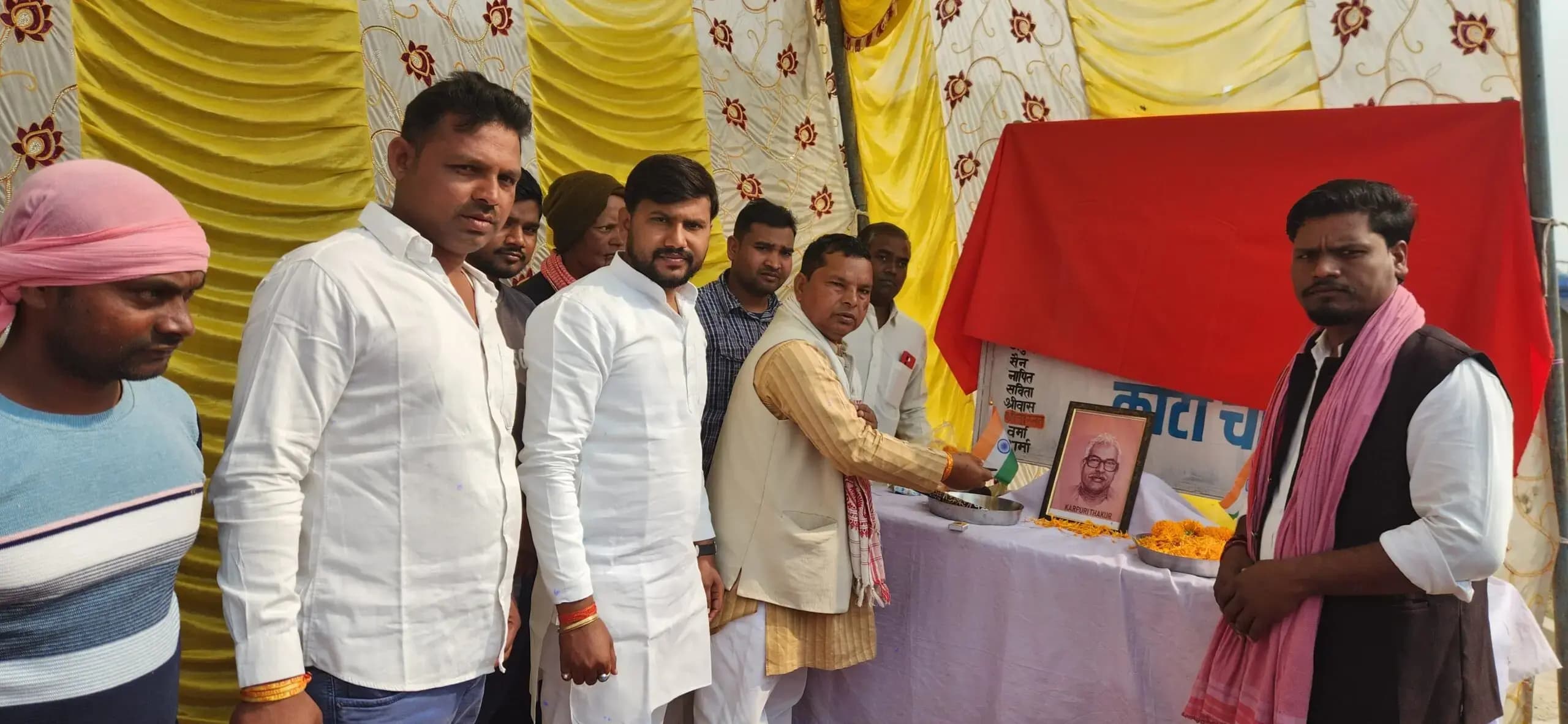 Sonbhadra News: जननायक कर्पूरी ठाकुर की मनाई गई जयंती,कोटा खास गांव के चौराहे का नाम कर्पूरी चौक रखे जाने की घोषणा