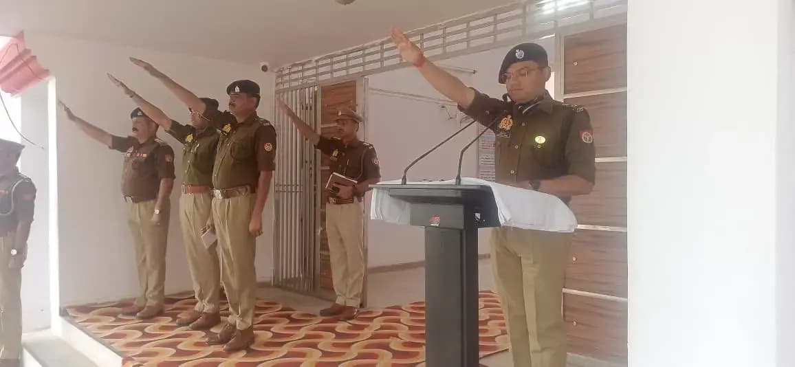 राष्ट्रीय मतदाता दिवस पर पुलिस अधिकारियों एवं कर्मचारियों को दिलाई गई लोकतंत्र की शपथ.