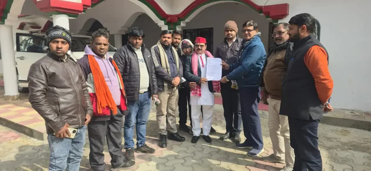 पत्रकारों की समस्याओं को लेकर सांसद के माध्यम से प्रधानमंत्री को सौंपा गया 7 सूत्रीय ज्ञापन।