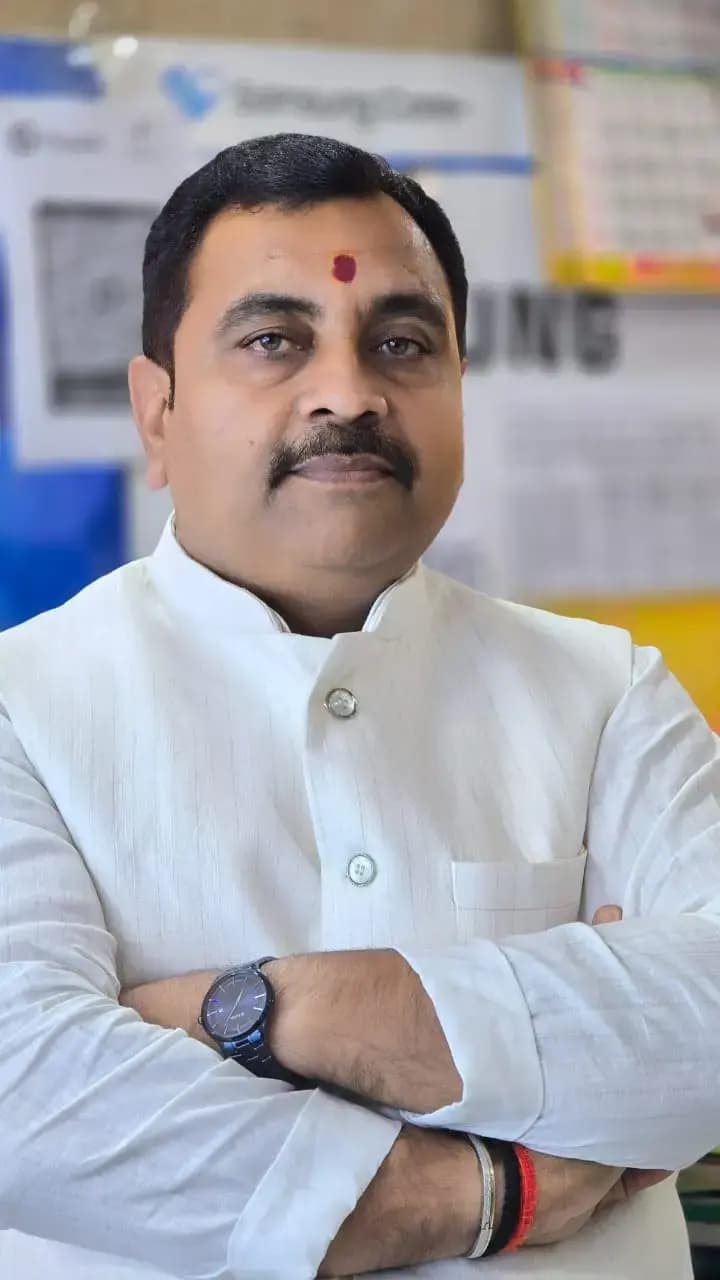 भूमाफियाओं को फर्जी पट्टा देने का आरोप, भाजपा नेता ने डीएम से की कार्रवाई की मांग.