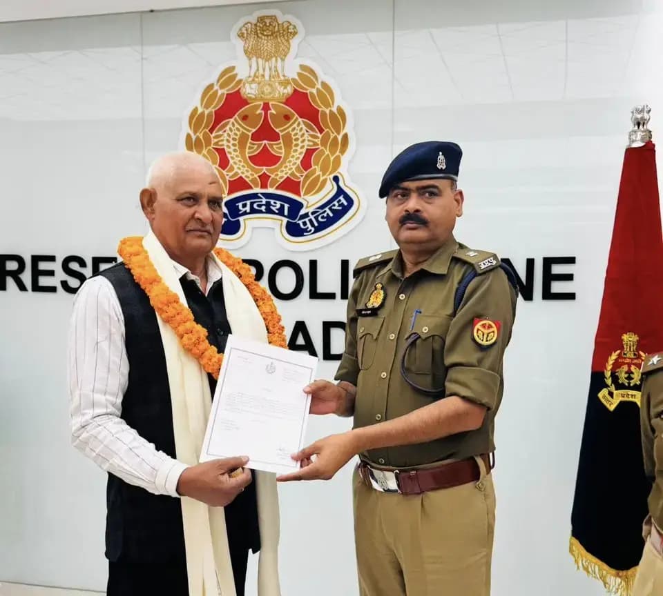 सोनभद्र मे सेवानिवृत्त पुलिसकर्मियों को दी गई गरिमामय विदाई