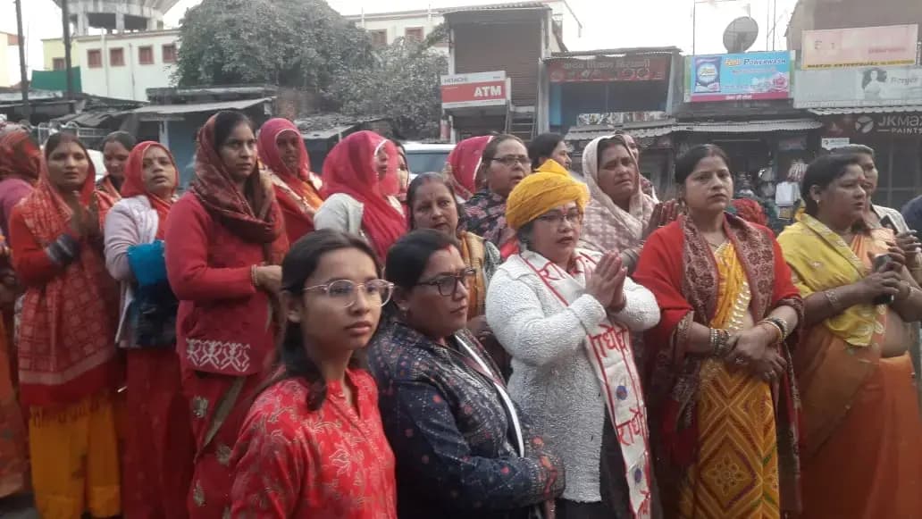 Renukoot News: निशान यात्रा मेंं गूंजा "हारे का सहारा बाबा श्याम हमारा"।