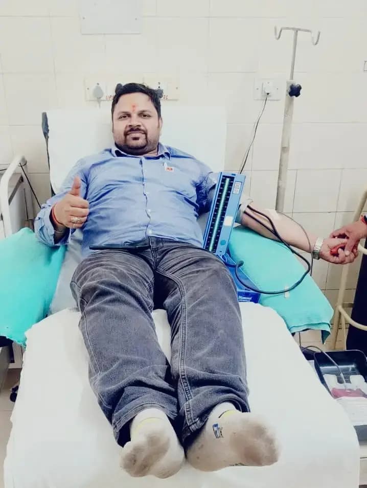 हिंडालको और रेडक्रॉस सोनभद्र के आजीवन सदस्य गौतम अग्रवाल ने 32 वीं बार किया रक्त दान महादान।
