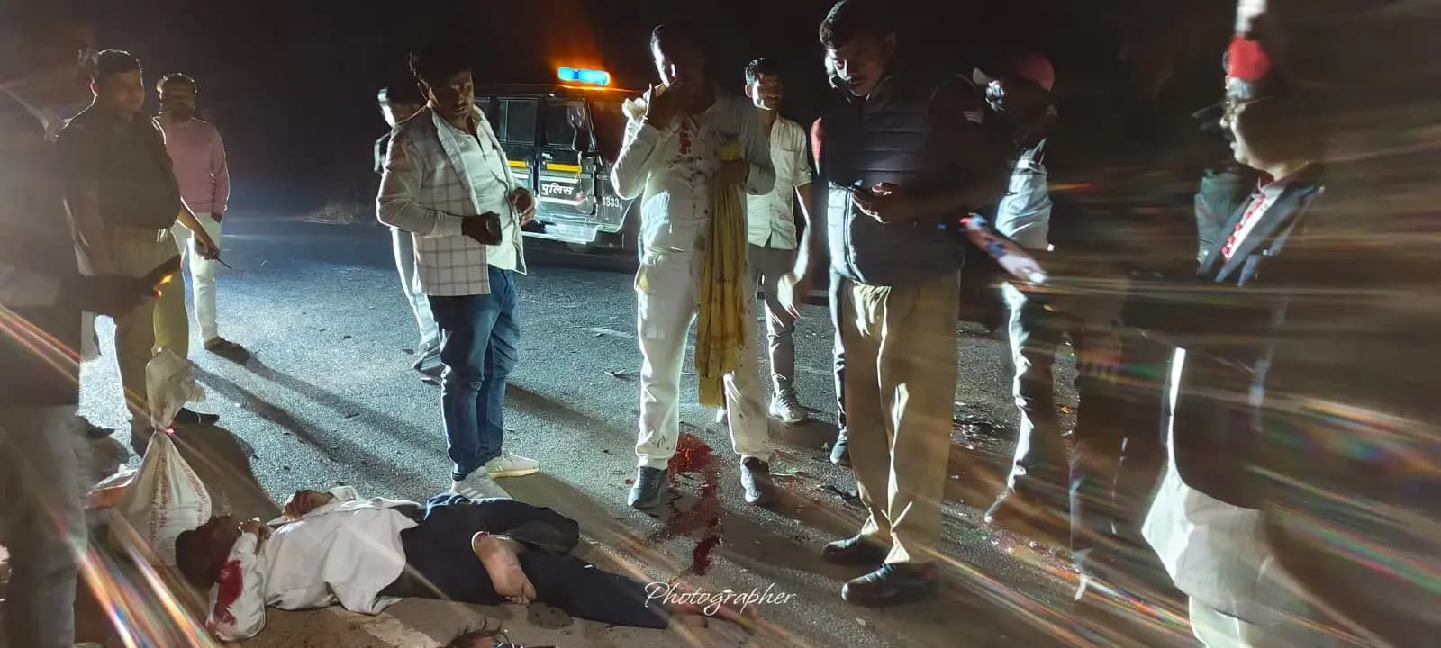 दो बाइको की आपसी टक्कर , एक की मौत,दो की हालत गम्भीर