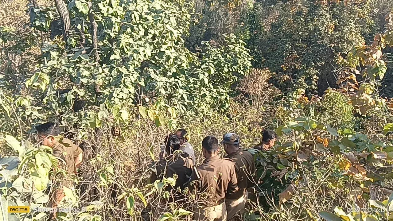 Sonbhadra crime: तेंदू के पेड़ में बेल्ट के सहारे लटकता मिला युवक का नरकंकाल, मचा हडकंप