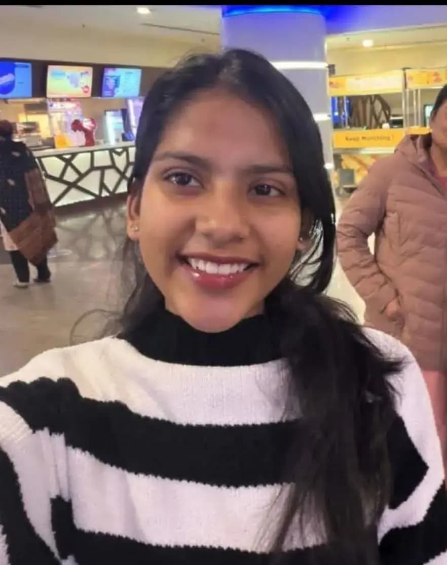 Sonbhadra: छत पर रेलिंग पर बैठकर पढ़ रही छात्रा का बिगड़ा सन्तुलन, गिरने से मौत