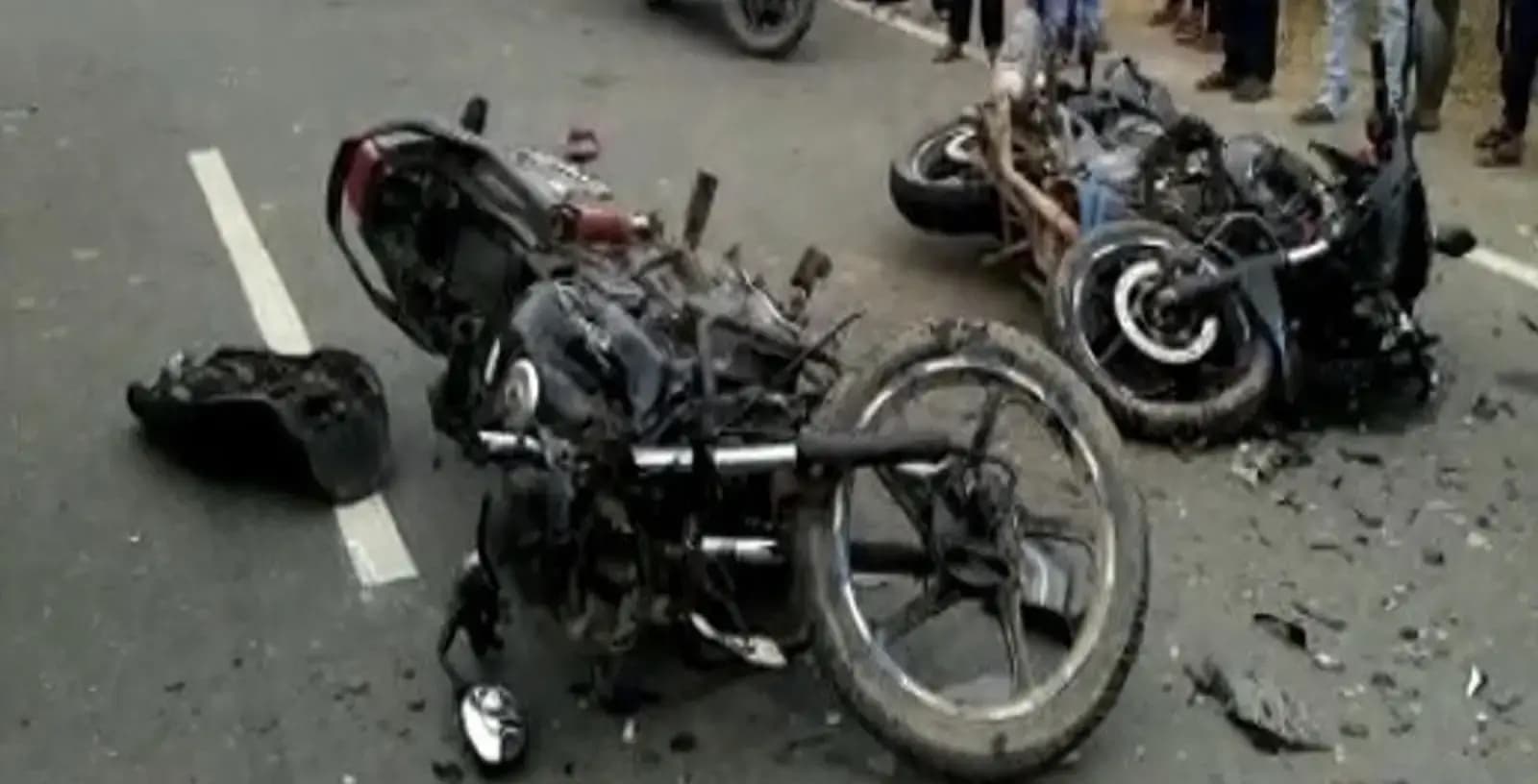 Sonbhadra: भीषण सड़क हादसा, तीन युवकों की मौत, दो गंभीर