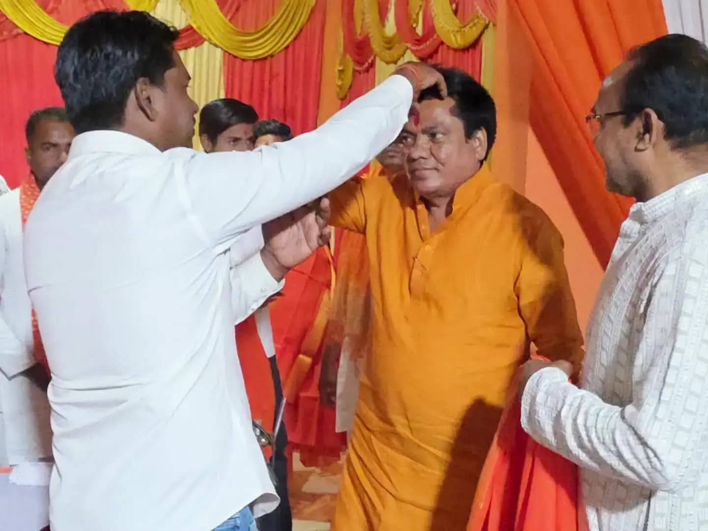 Duddhi: केंद्रीय अखाड़े का हृदय जय बजरंग अखाड़ा समिति रामनगर में अतिथि सम्मान के साथ हुआ भव्य भंडारा