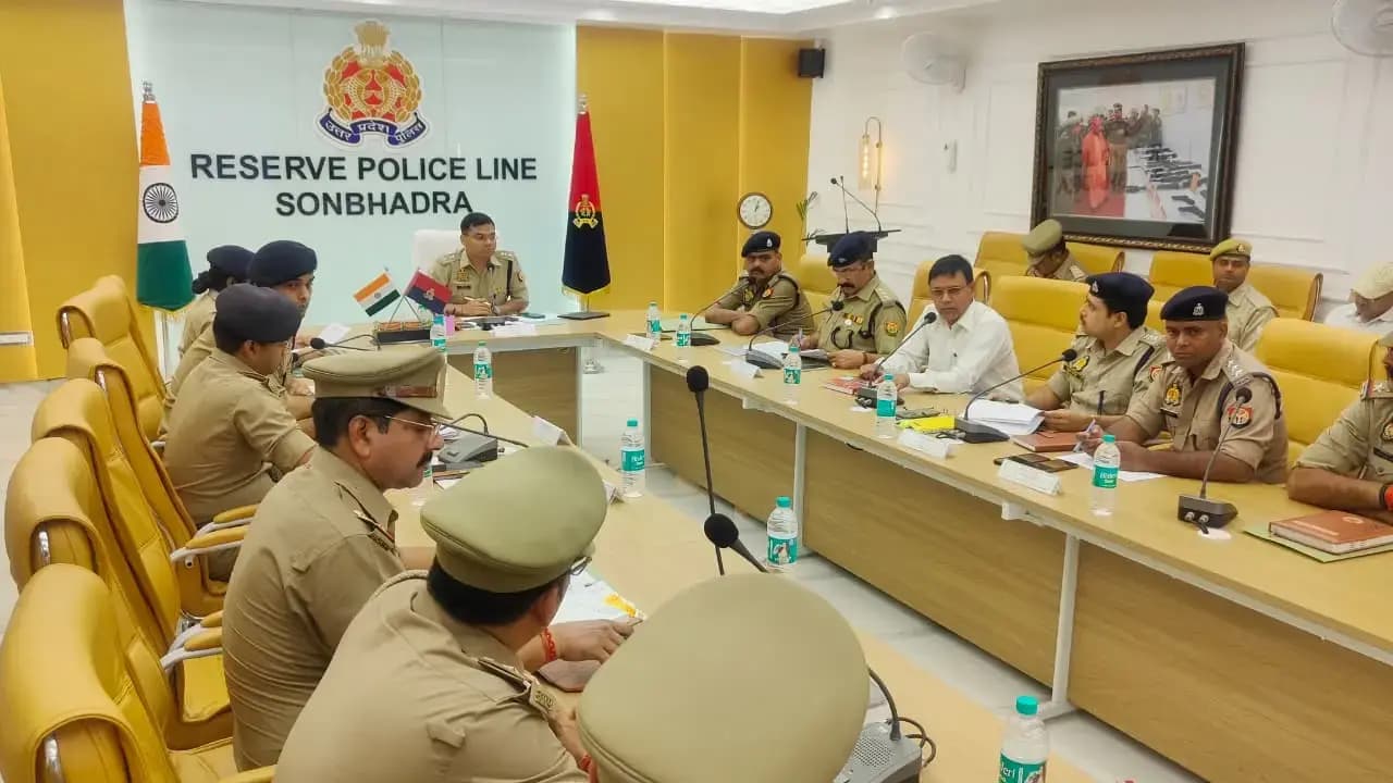 पुलिस अधीक्षक की अध्यक्षता मे पुलिस लाइन चुर्क में सैनिक सम्मेलन एवं मासिक अपराध समीक्षा गोष्ठी