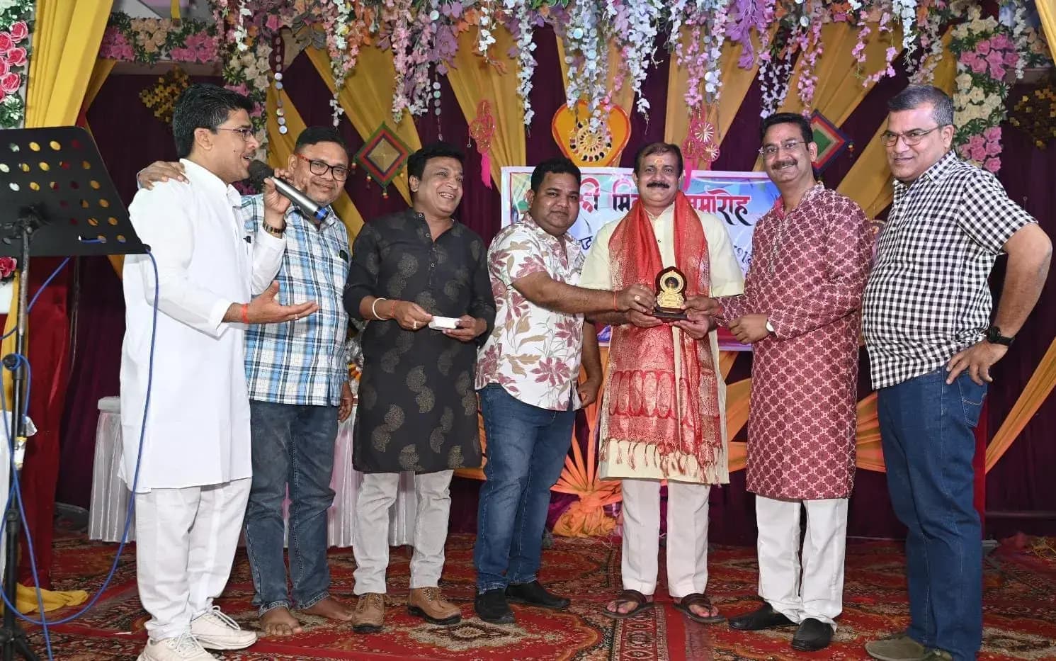 रेनुकूट मे प्रयास फाउंडेशन के संस्थापक को सोनभद्र डिस्ट्रीब्यूटर एसोसिएशन ने किया सम्मानित। 