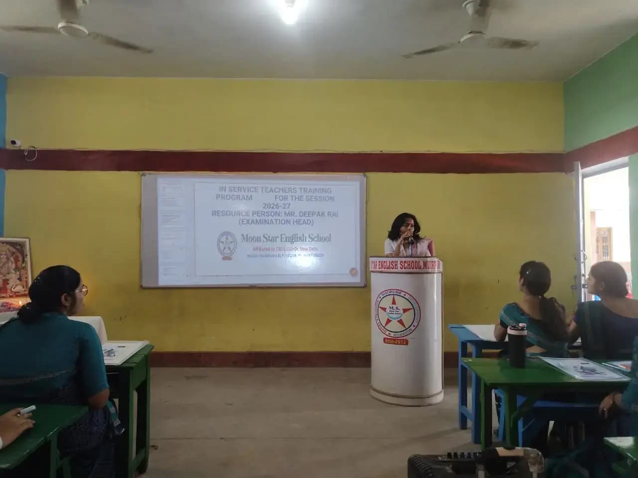 म्योरपुर: मून स्टार इंग्लिश स्कूल में दो दिवसीय इन-सर्विस शिक्षक प्रशिक्षण कार्यशाला का शुभारंभ, प्रथम दिवस सफलतापूर्वक संपन्न.