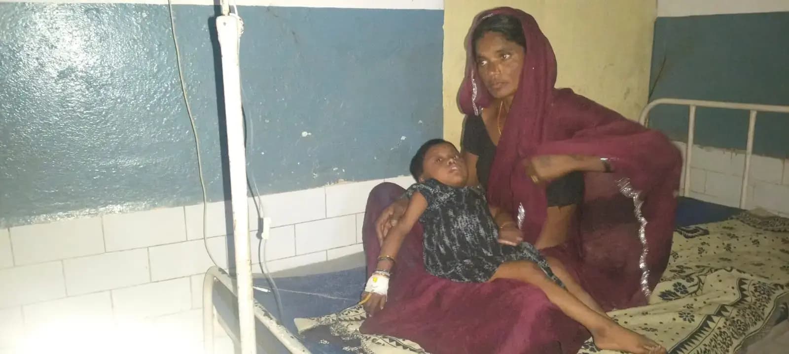 5 वर्षीय दिव्यांग लड़की ने खेलते हुए थिनर पी लिया, परिजनों में हड़कंप