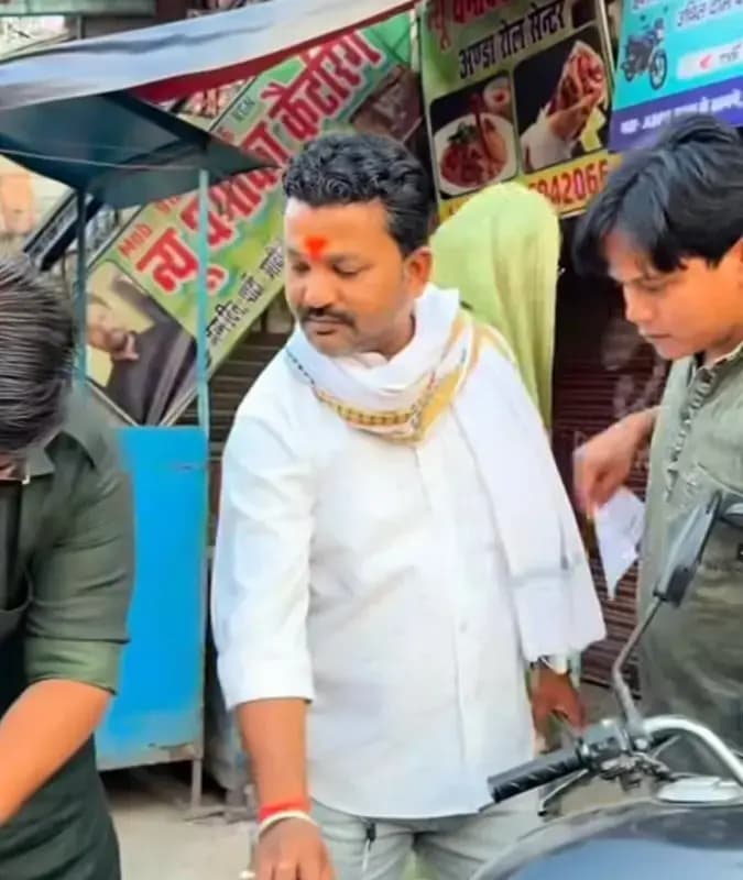 रेणुकूट व्यापार मंडल चुनाव, वोटर लिस्ट का किया गया सत्यापन।