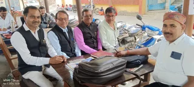 दुद्धी सिविल बार एसोसिएशन चुनाव नामांकन में 13 पर्चे बिके। 