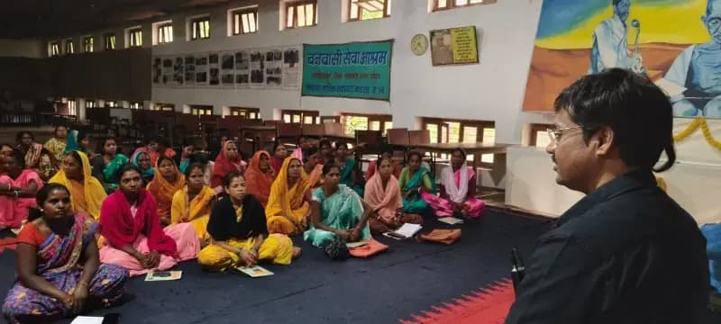 बनवासी सेवा आश्रम में महिला संगोष्ठी का दूसरा दिन,राजनीतिक और सामाजिक नेतृत्व का अवसर देता है स्वयं सहायता समूह. 