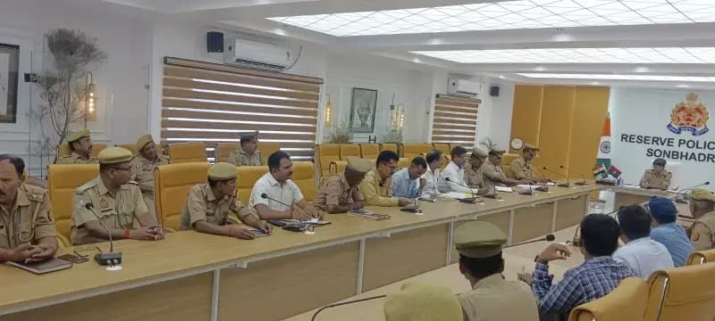 Sonbhadra News : क्षेत्राधिकारी यातायात सोनभद्र की अध्यक्षता में नक्सल समन्वय गोष्ठी का आयोजन.