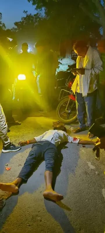 अनियंत्रित बाइक गाय से टकराईं युवक हुआ घायल