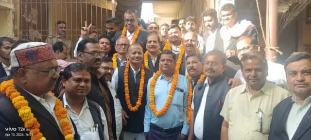 दुद्धी - सिविल बार एसोसिएशन चुनाव में रामलोचन तिवारी अध्यक्ष अंजनी सिंह सचिव व आदर्श कुमार कनिष्ठ उपाध्यक्ष पद पर निर्वाचित,कड़े मुकाबले में कनिष्ठ उपाध्यक्ष पद के प्रत्याशी आदर्श जायसवाल ने अभिनव जायसवाल को 3 मतों से पराजित किया