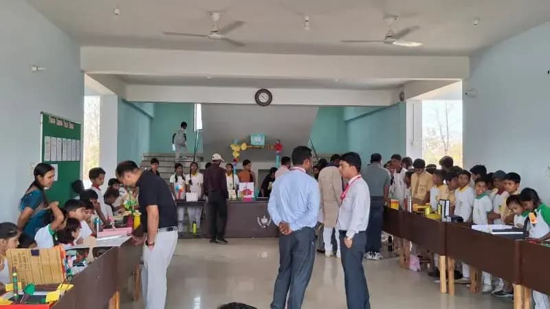 ए आई में भारत की भूमिका पर "प्रदर्शनी " का आयोजन,भारत का दबदबा के साथ कदम मिलाकर चलने कों तैयार छात्र