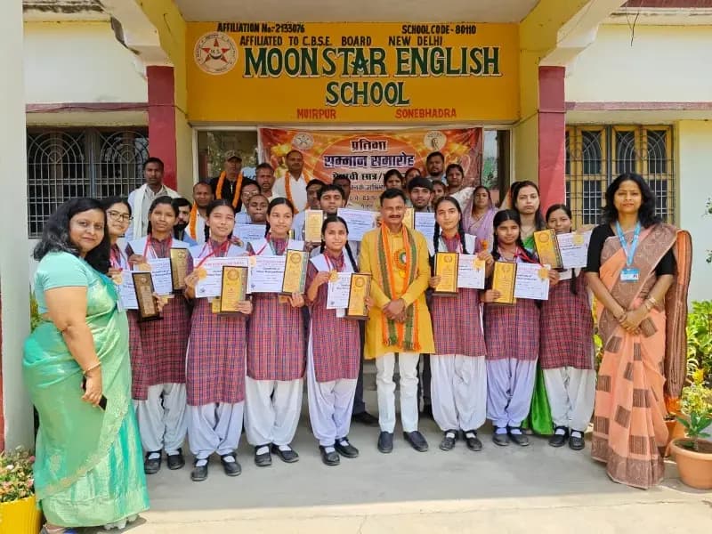मून स्टार इंग्लिश स्कूल म्योरपुर में प्रतिभा सम्मान समारोह : मेधावी छात्र-छात्राओं को किया गया सम्मानित. 