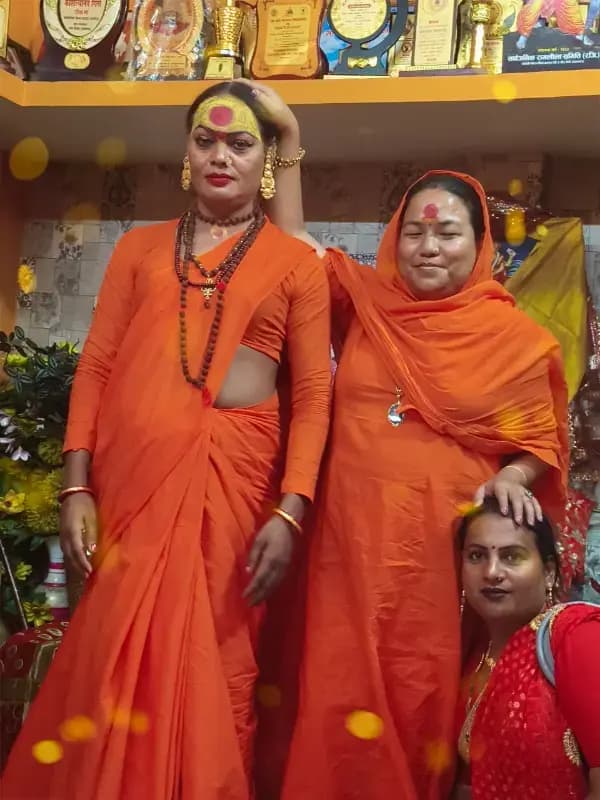 दुद्धी - किन्नर प्रकोष्ठ की जिला सोनभद्र अध्यक्ष किरन नन्द गिरी कों सनातनी किन्नर अखाड़ा द्वारा महामंडलेश्वर बनाए जाने पर हर्ष का माहौल.