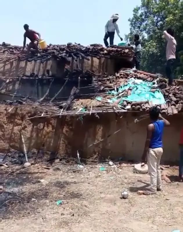 अज्ञात कारणों से महुली के कच्चे मकान में भीषण आग, लाखों का नुकसान