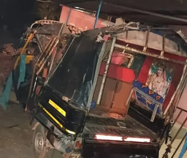 अज्ञात वाहन के टक्कर से टेंपो सवार गंभीर रूप से घायल चालक की हुई, मौत