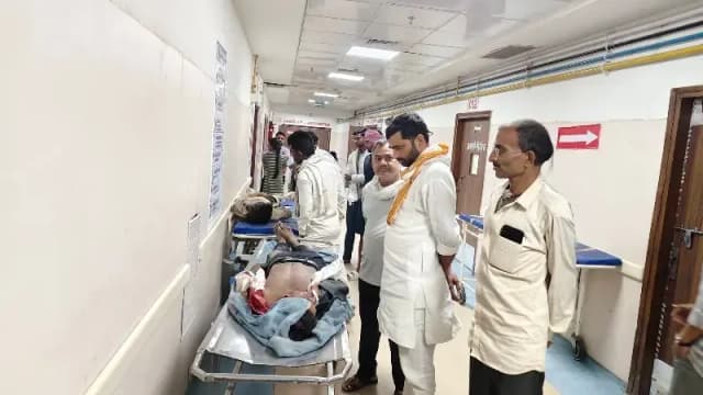 Sonbhadra News : बारात से लौट रही कार पलटी, तीन की दर्दनाक मौत, चार घायल