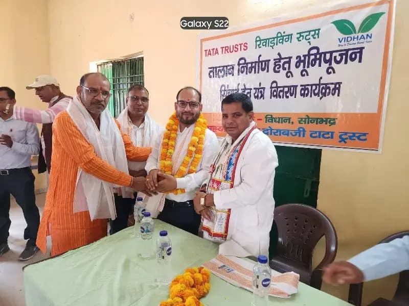 ब्लॉक प्रमुख म्योरपुर मान सिंह ने किया तालाब निर्माण हेतु भूमिपूजन, किसानों को मिले स्प्रिंकलर सेट : विधान संस्था की विशेष पहल।