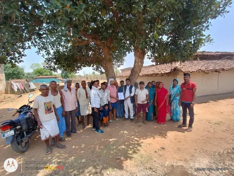 जले ट्रांसफार्मर बदलवाने की मांग को लेकर ग्रामीणो ने किया प्रदर्शन