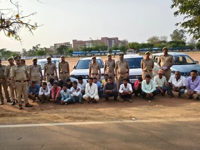 म्योरपुर पुलिस की बड़ी कार्रवाई:अंतरप्रांतीय जुआ गैंग का भंडाफोड़, 20 गिरफ्तार