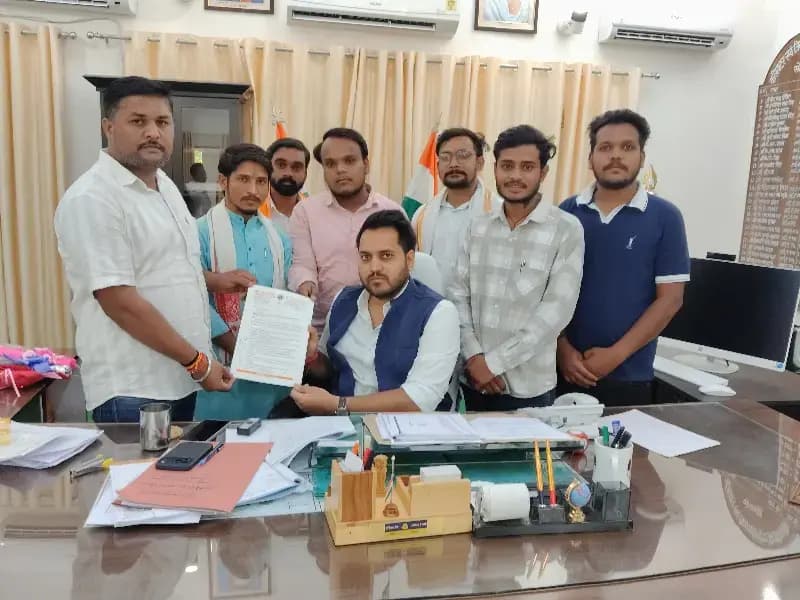 सोनभद्र में शिक्षा व्यवस्था पर उठे सवाल, एबीवीपी ने जिलाधिकारी को सौंपा ज्ञापन