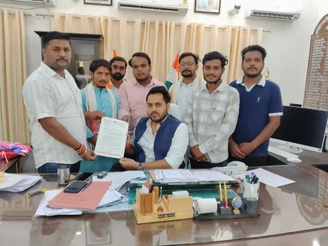सोनभद्र में शिक्षा व्यवस्था पर उठे सवाल, एबीवीपी ने जिलाधिकारी को सौंपा ज्ञापन