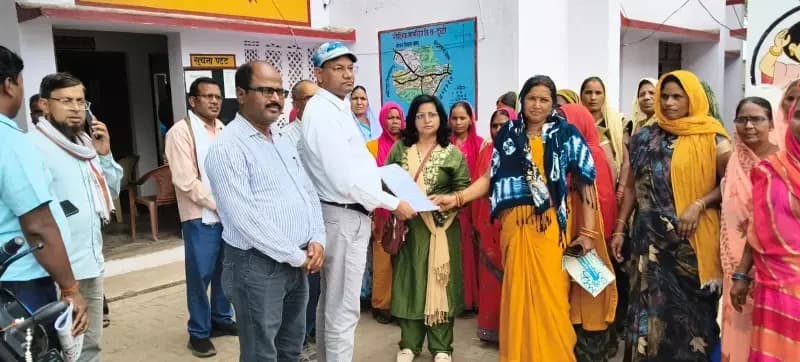 दुद्धी: रसोईया संघ ने मानदेय में आर्थिक शोषण का आरोप लगाते हुए खंड शिक्षा अधिकारी को सौंपा ज्ञापन