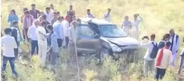 पटवध में खाई में गिरी कार, सिंगरौली की महिला डॉक्टर सुरक्षित