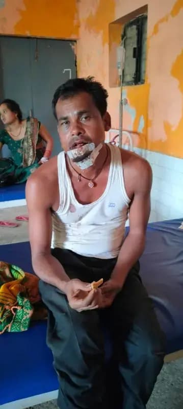 शादी समारोह से घर लौटते व्यक्ति पर हमला, सीएचसी दुद्धी में इलाज जारी