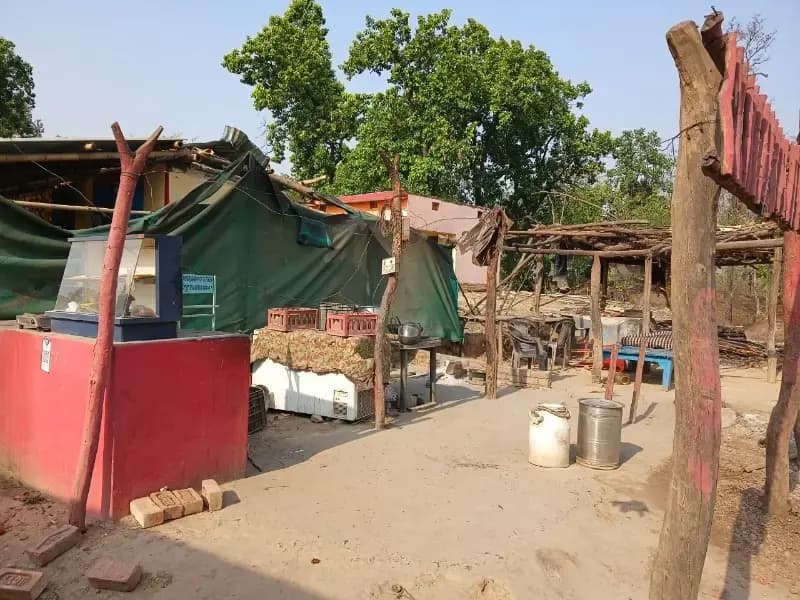 दछिणांचल मे भी रहा आंधी-तूफान का कहर,रनटोला में दो दुकानों को भारी नुकसान
