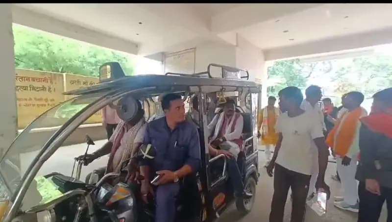 तेल बचाओ अभियान के तहत इलेक्ट्रिक टोटो से अस्पताल पहुंचे राज्य मंत्री संजीव गौड़