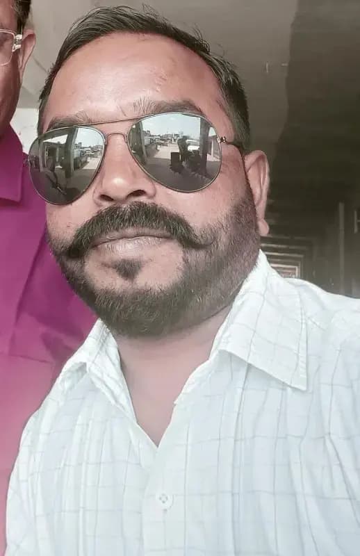 डाला में नगर पंचायत कर्मी संदिग्ध परिस्थितियों में घर के किचन में फंदे पर लटका मिला, जांच में जुटी पुलिस