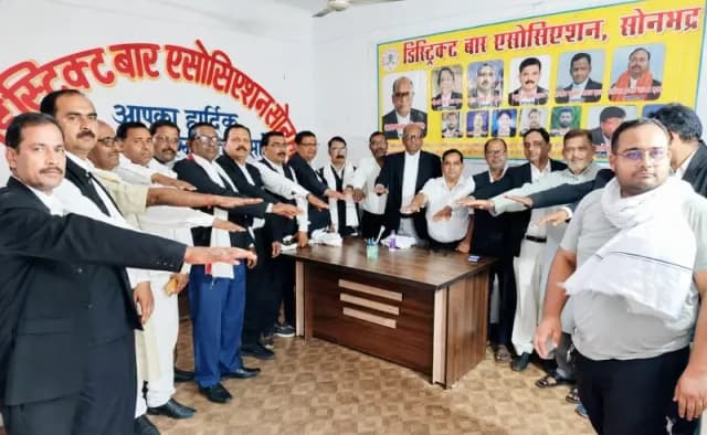 विश्व तंबाकू निषेध दिवस पर अधिवक्ताओं ने लिया तंबाकू मुक्त न्यायालय परिसर का संकल्प