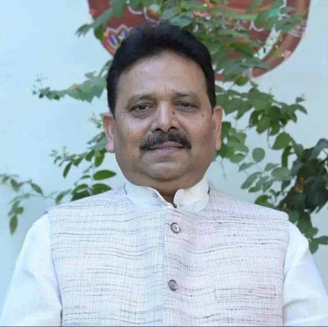 मेधावी छात्रों का सम्मान करेंगे प्रभारी मंत्री रविंद्र जायसवाल, विकास कार्यों व कानून-व्यवस्था की करेंगे समीक्षा