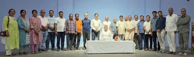 यहाँ कोई प्रतिद्वंदता नहीं, बल्कि सिक्का उछाल कर मनोनीत किया जाता है