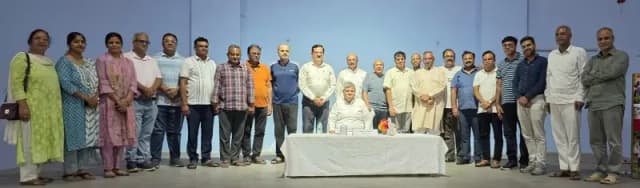यहाँ कोई प्रतिद्वंदता नहीं, बल्कि सिक्का उछाल कर मनोनीत किया जाता है