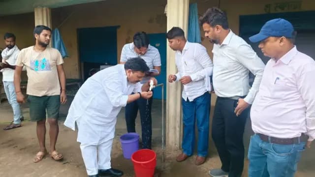 प्रभारी मंत्री रविन्द्र जायसवाल ने घर-घर पहुंचकर परखी हर घर नल योजना की हकीकत
