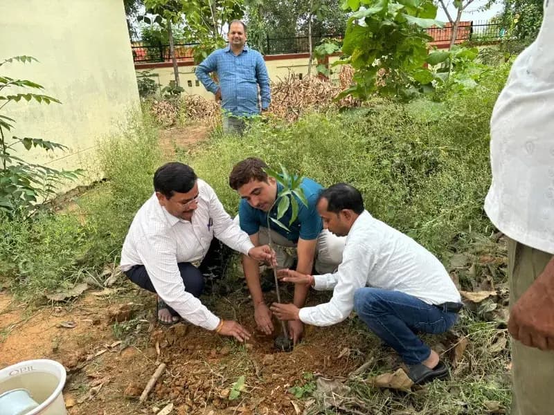 विश्व पर्यावरण दिवस पर परिवहन विभाग कार्यालय में हुआ पौधरोपण