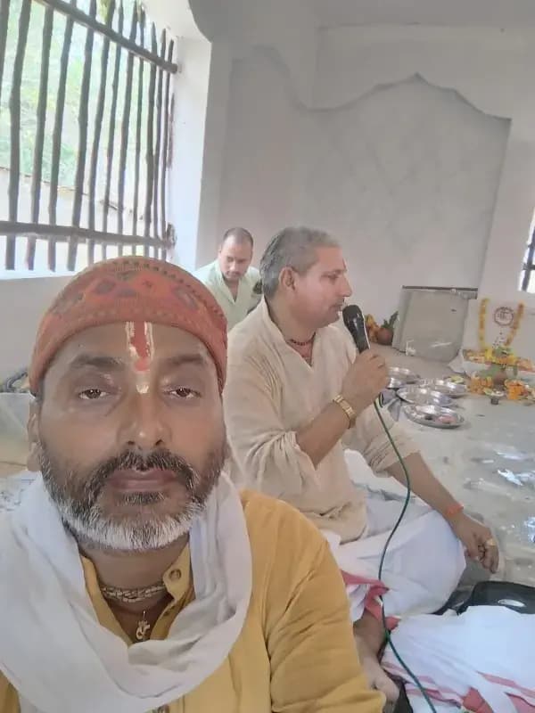 
विराट रुद्र महायज्ञ में 251 जड़ी-बूटियों से दी गई आहुति, यज्ञ स्थल जयकारों से गूंजा
